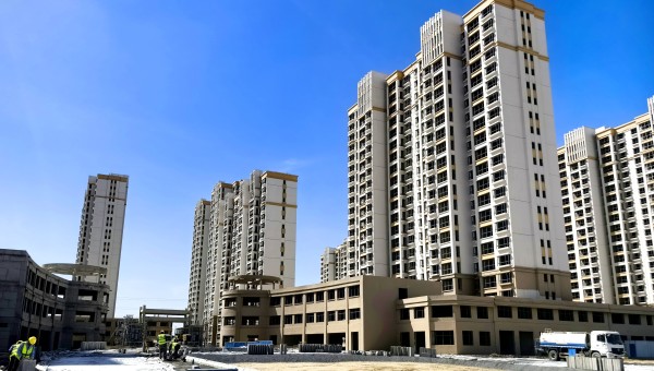 為推動(dòng)黨建工作深度融入中心任務(wù)，充分激發(fā)全員干事創(chuàng)業(yè)活力，全力推進(jìn)項(xiàng)目復(fù)工復(fù)產(chǎn)，近日，蘭州新區(qū)職投公司黨支部、甘肅建投新區(qū)公司第一黨支部、西部市政建設(shè)集團(tuán)三公司黨支部聯(lián)合開(kāi)展了“黨建引領(lǐng)強(qiáng)引擎百日攻堅(jiān)